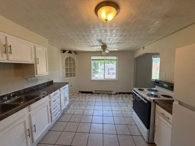455 Forest Ave #10 - Photo 2 of 7