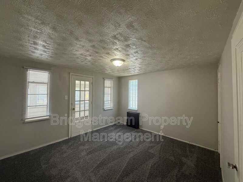 455 Forest Ave #10 - Photo 4 of 7