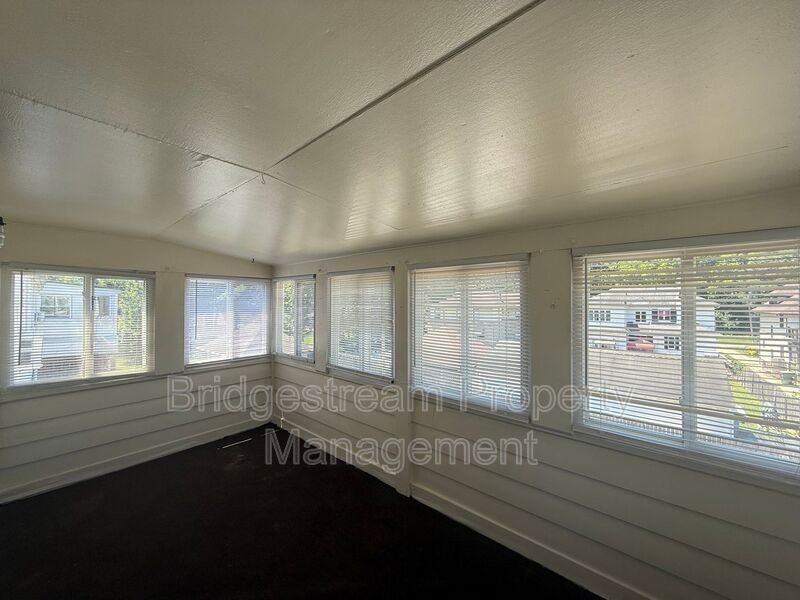 455 Forest Ave #10 - Photo 6 of 7