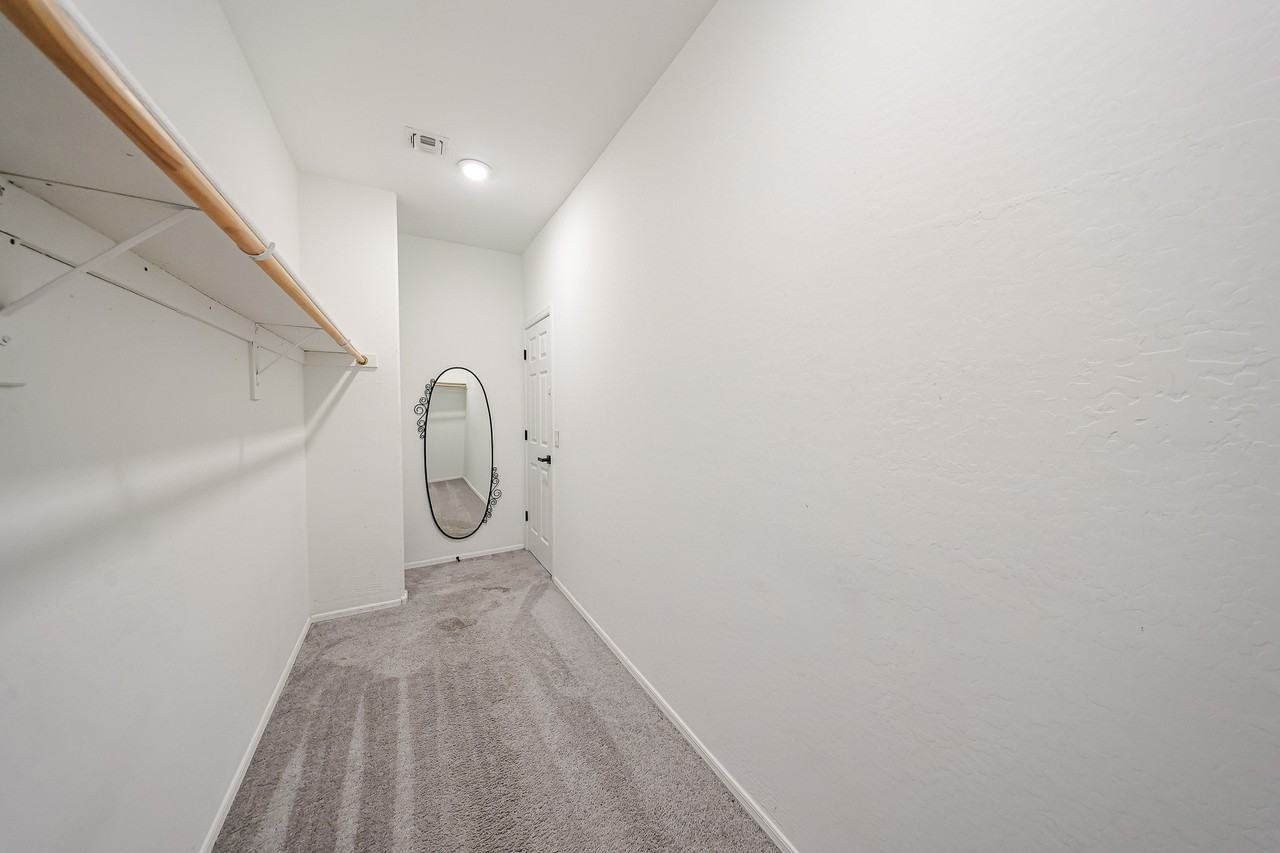 5211 W Leodra Ln - Photo 4 of 43