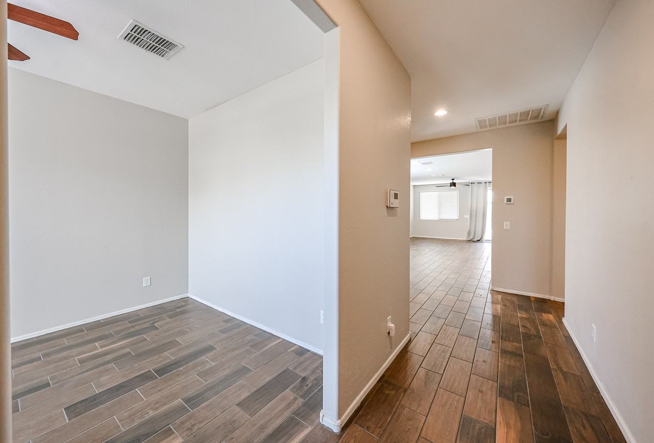 5211 W Leodra Ln - Photo 5 of 43