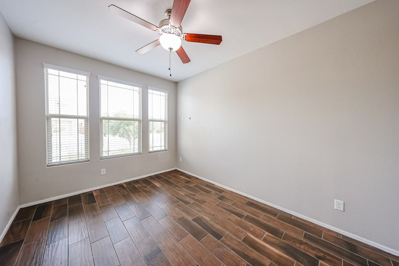 5211 W Leodra Ln - Photo 6 of 43