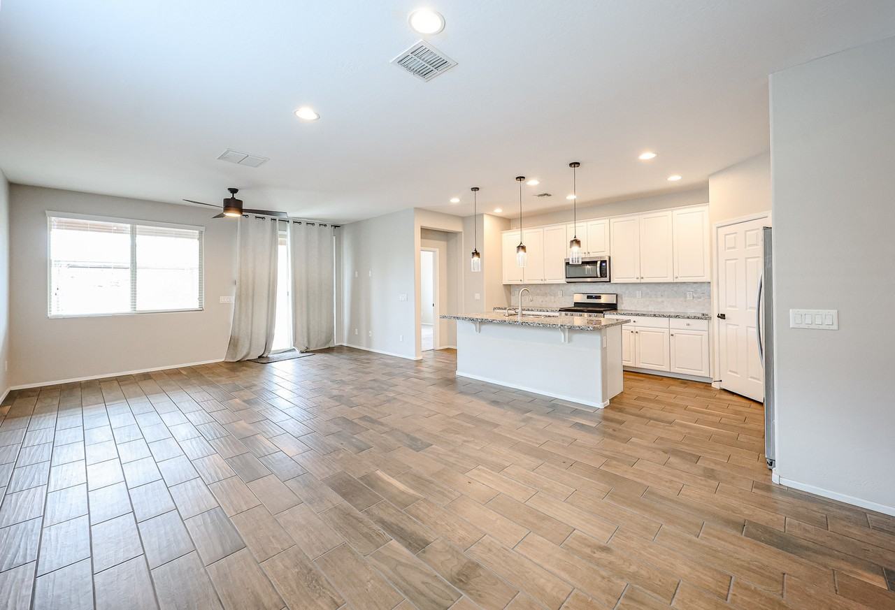 5211 W Leodra Ln - Photo 4 of 43