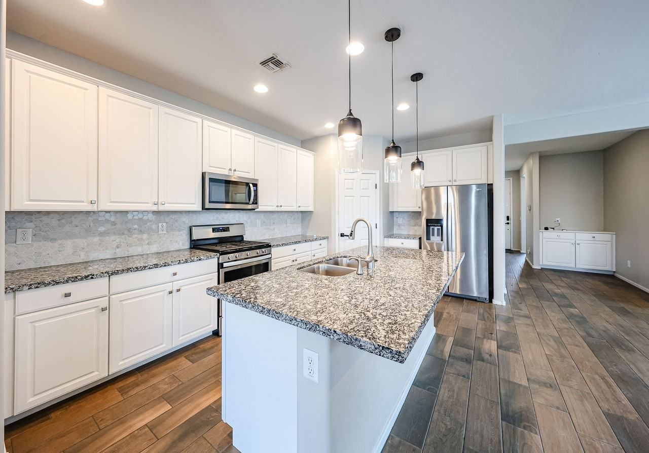 5211 W Leodra Ln - Photo 6 of 43