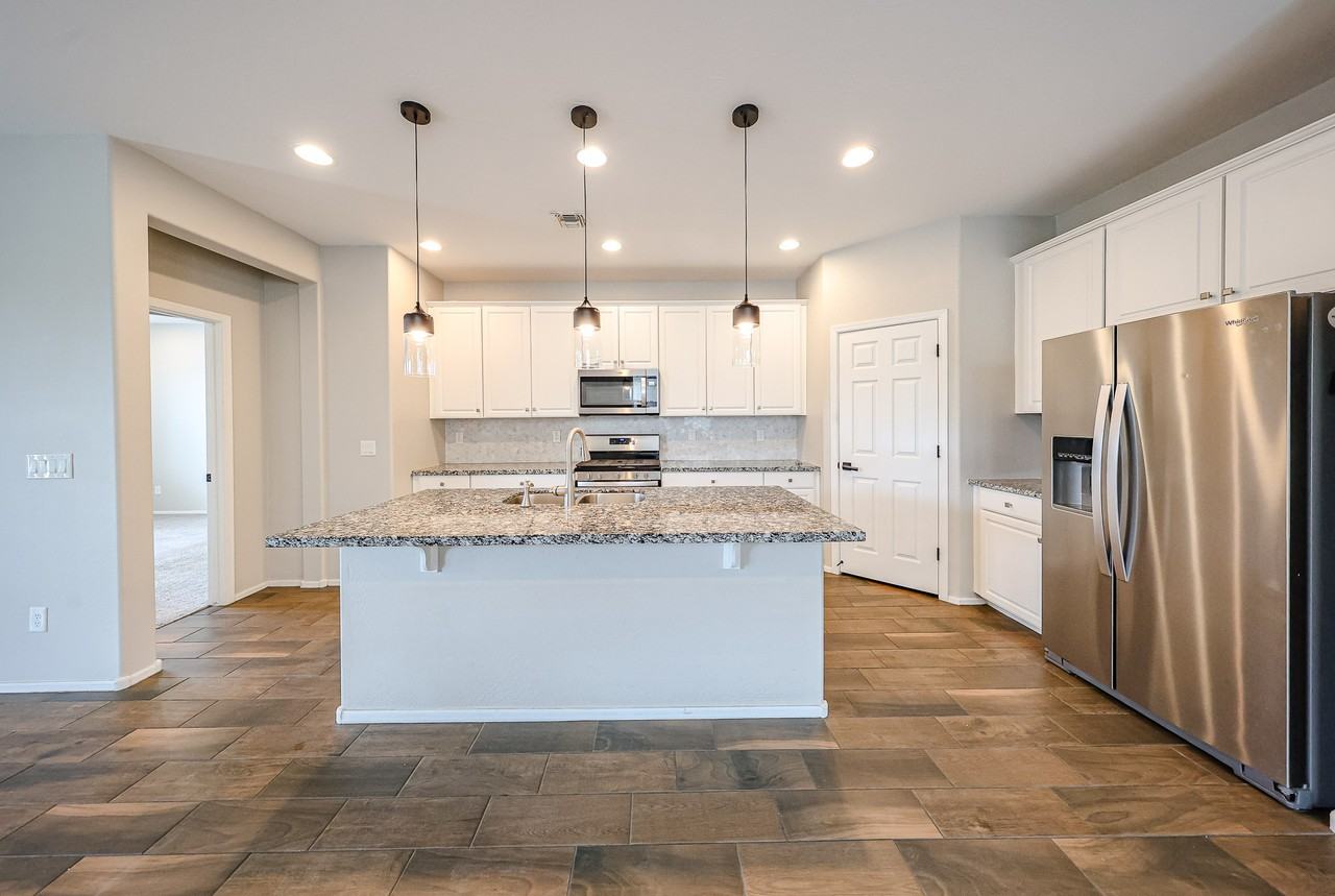 5211 W Leodra Ln - Photo 3 of 43