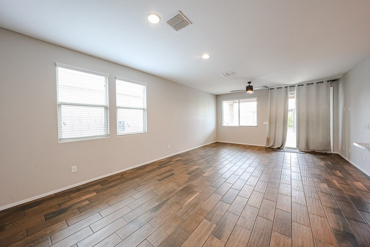 5211 W Leodra Ln - Photo 7 of 43