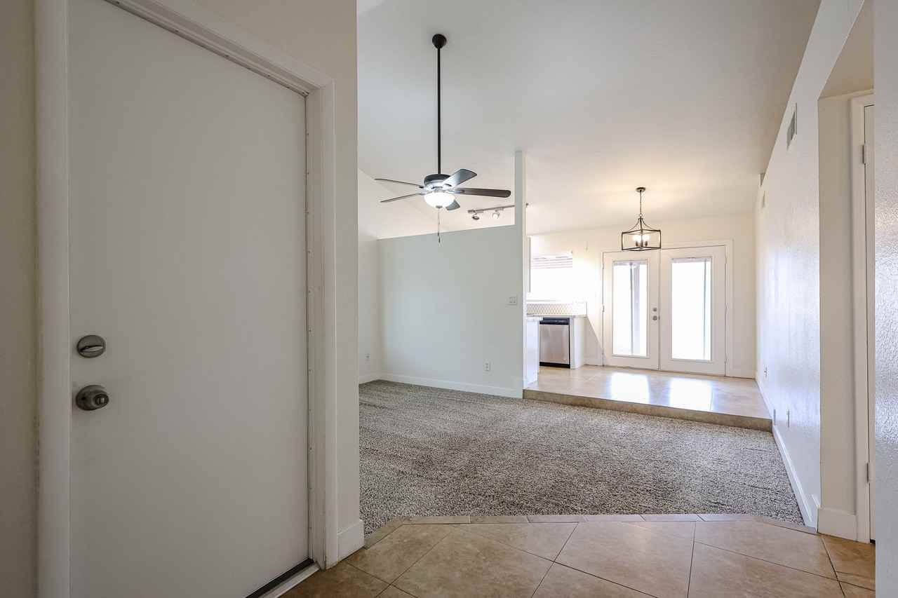 2842 E Irwin Ave - Photo 3 of 32