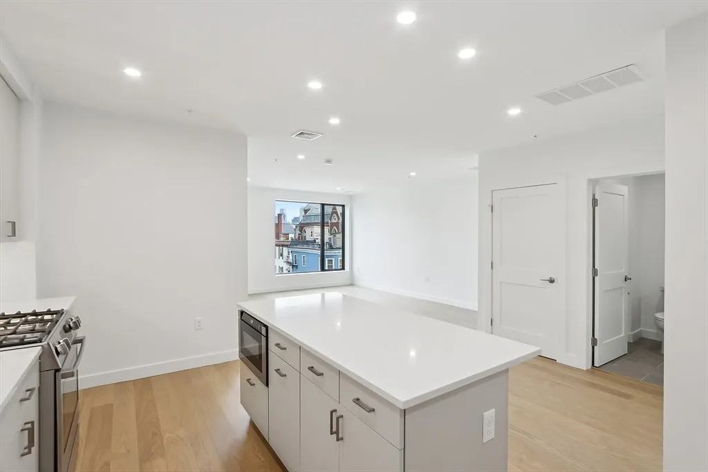 256 Dorchester St #408 - Photo 4 of 10