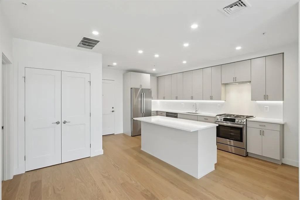 256 Dorchester St #408 - Photo 6 of 10