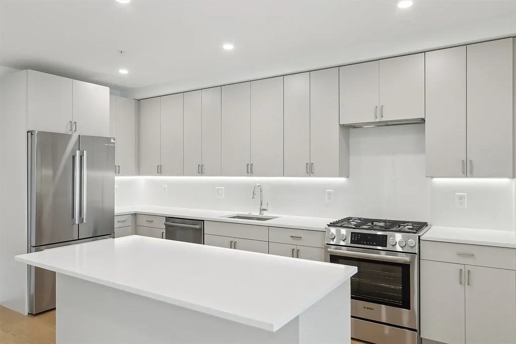 256 Dorchester St #408 - Photo 7 of 10