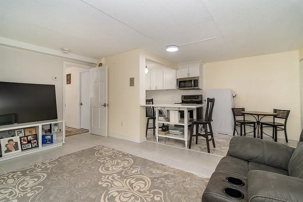 685 Oak St #15-3 - Photo 5 of 10