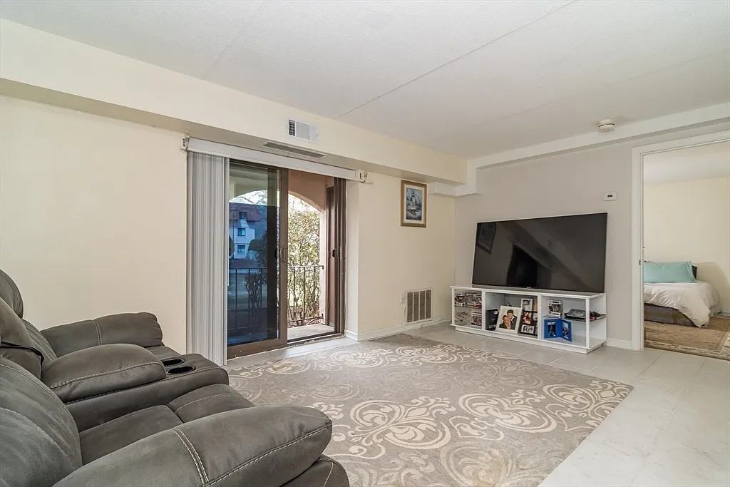 685 Oak St #15-3 - Photo 7 of 10