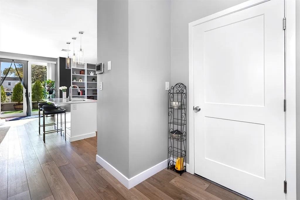 642 Main St #203 - Photo 3 of 18