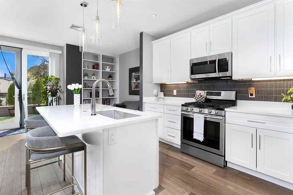 642 Main St #203 - Photo 6 of 18