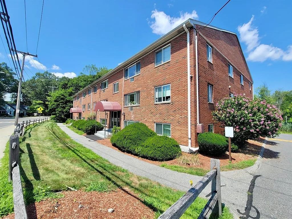 137 Winthrop St #3B - Photo 3 of 9