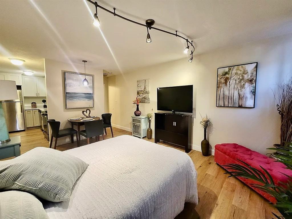 137 Winthrop St #3B - Photo 4 of 9