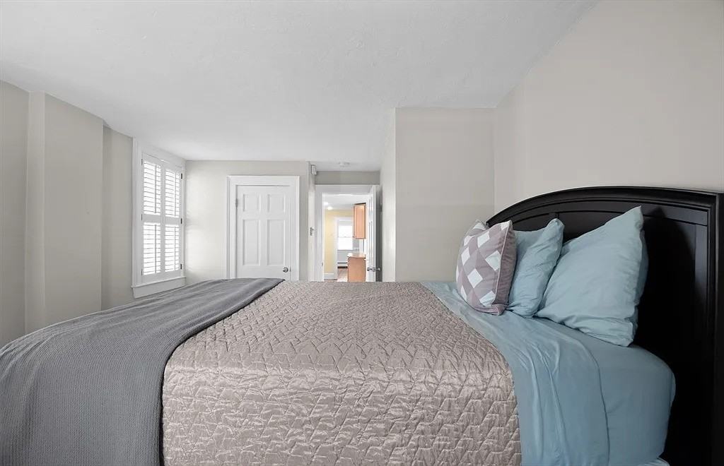 127 Derby St #1 - Photo 3 of 17