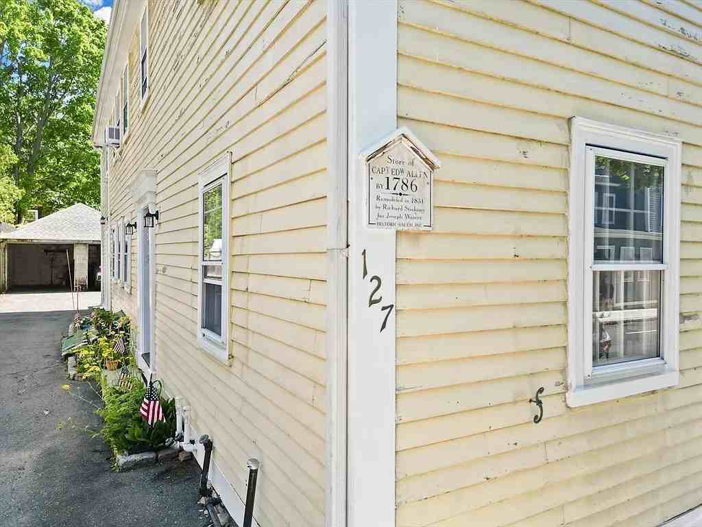 127 Derby St #1 - Photo 4 of 17