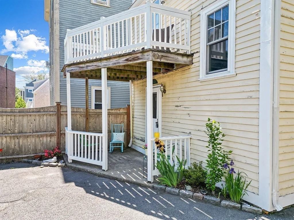 127 Derby St #1 - Photo 7 of 17