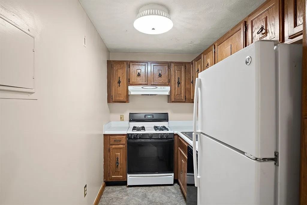 11 Kenmar Dr #13 - Photo 4 of 19