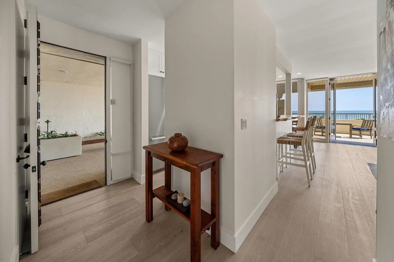 1363 Plaza Pacifica - Photo 2 of 19