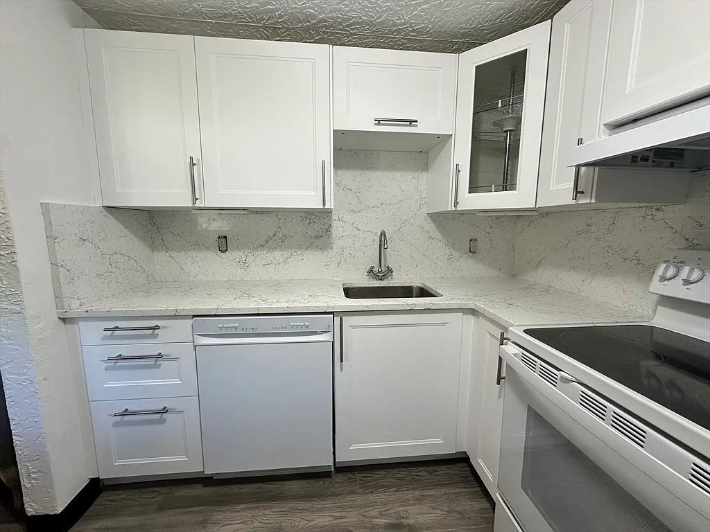 451 School St #10-2 - Photo 3 of 14
