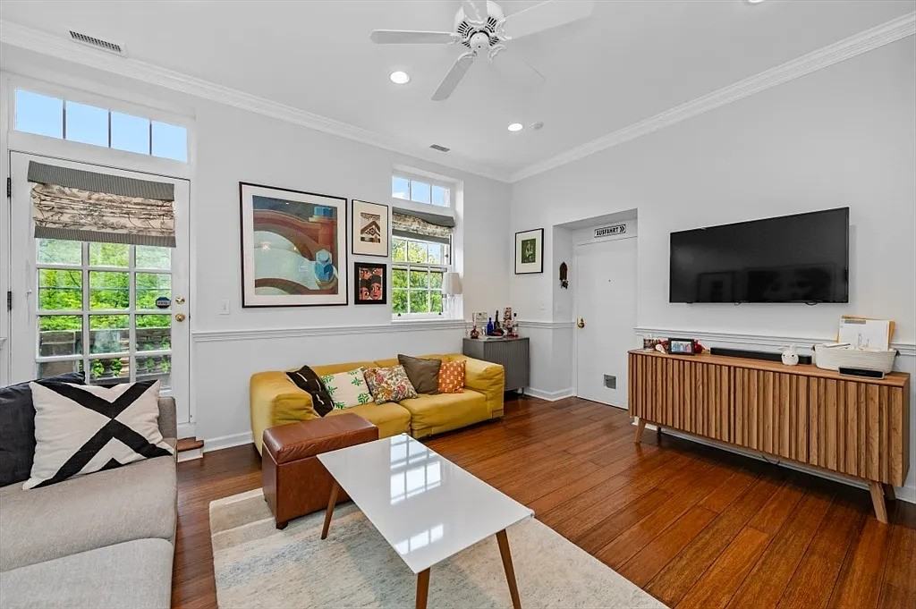 60 Glen Rd #201 - Photo 4 of 14