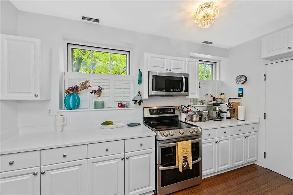 60 Glen Rd #201 - Photo 6 of 14