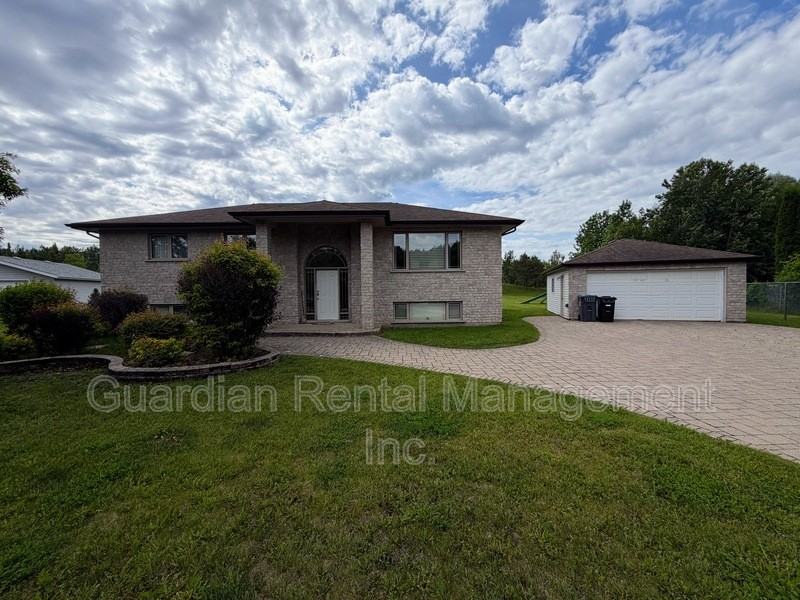 2196 Falconcrest Dr - Photo 4 of 35