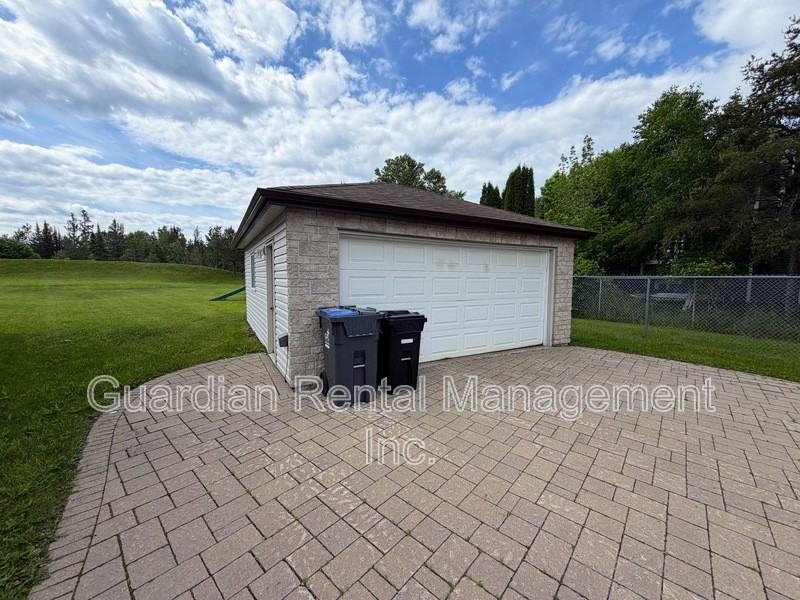 2196 Falconcrest Dr - Photo 5 of 35