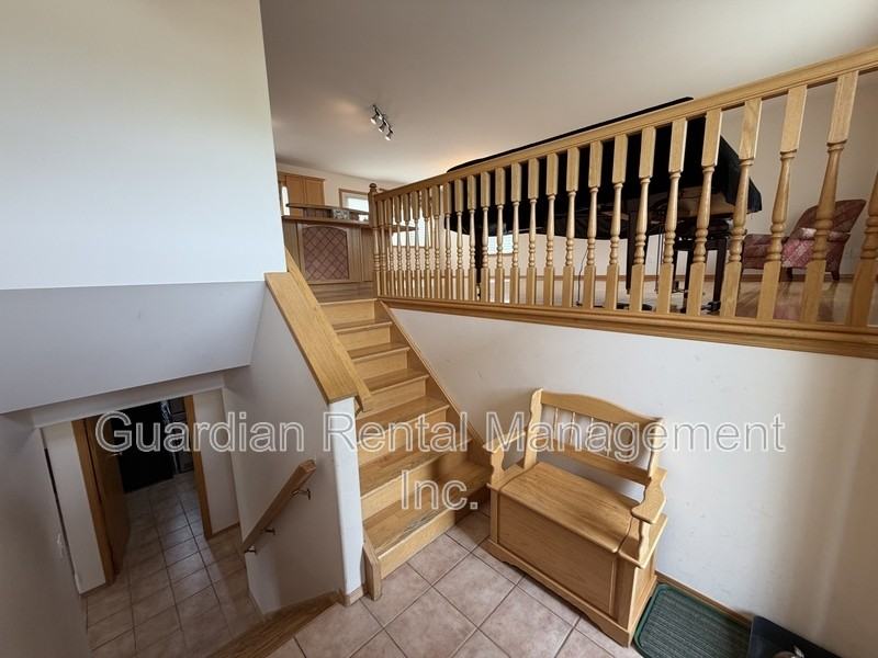 2196 Falconcrest Dr - Photo 7 of 35