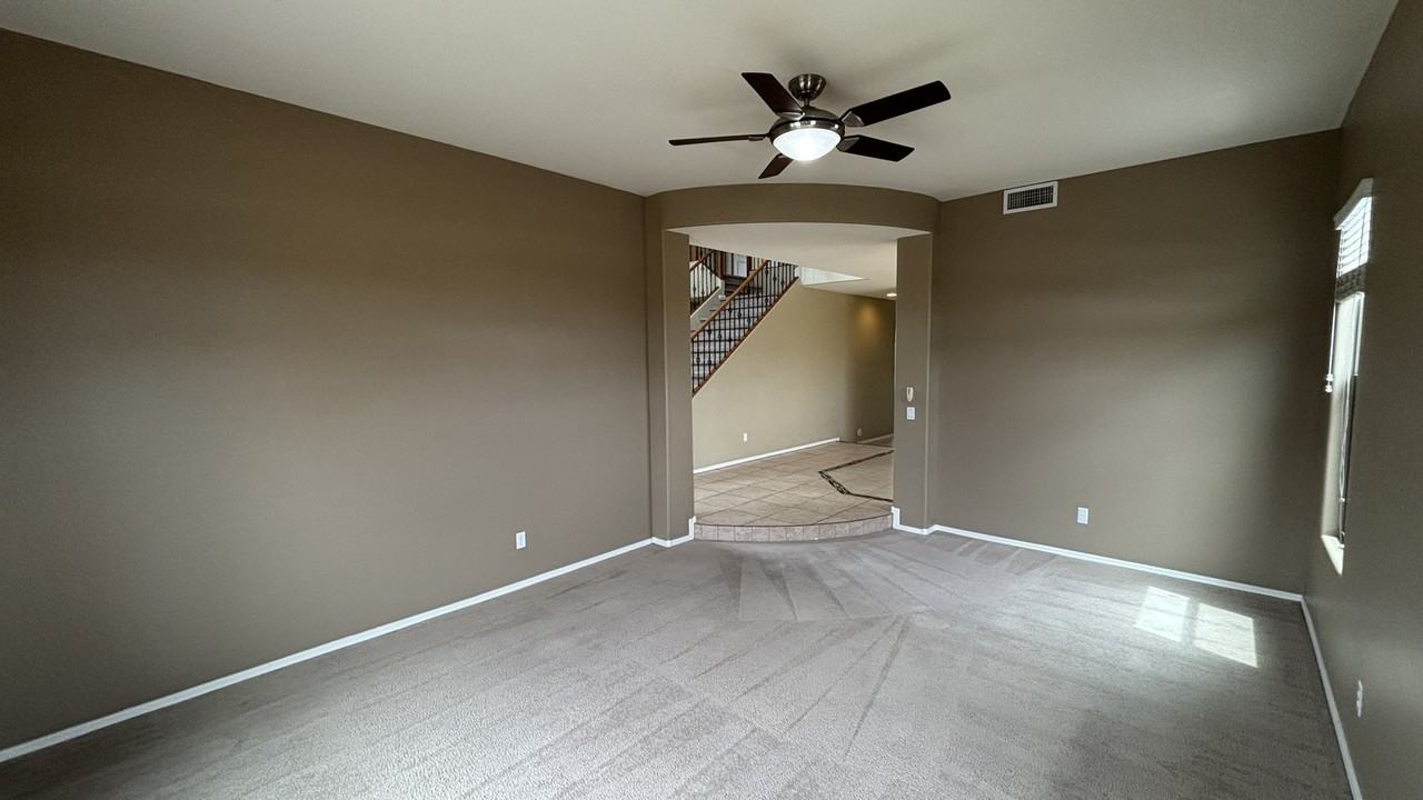 4918 W Melody Ln - Photo 5 of 34