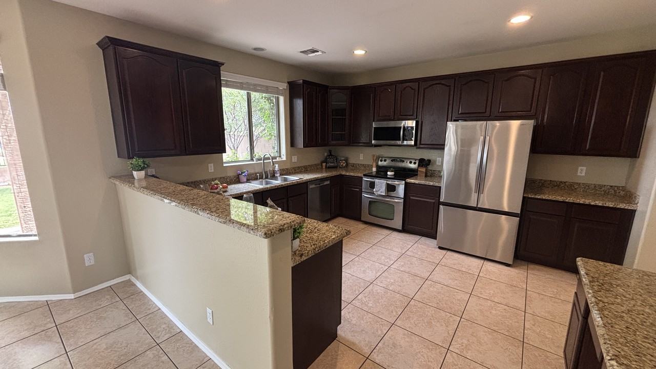 4918 W Melody Ln - Photo 6 of 34
