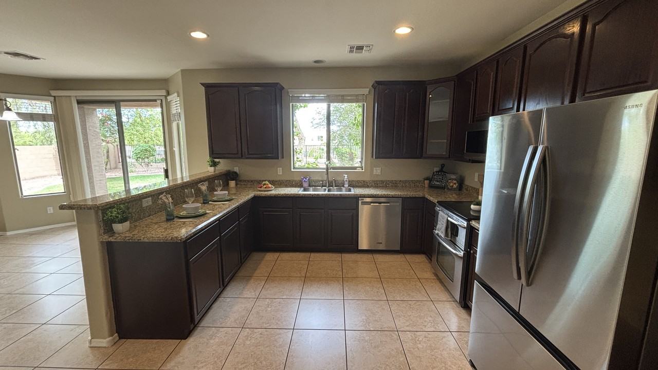 4918 W Melody Ln - Photo 7 of 34