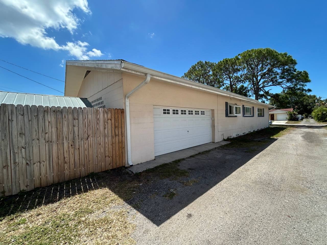 631 45th Ave N - Photo 5 of 36