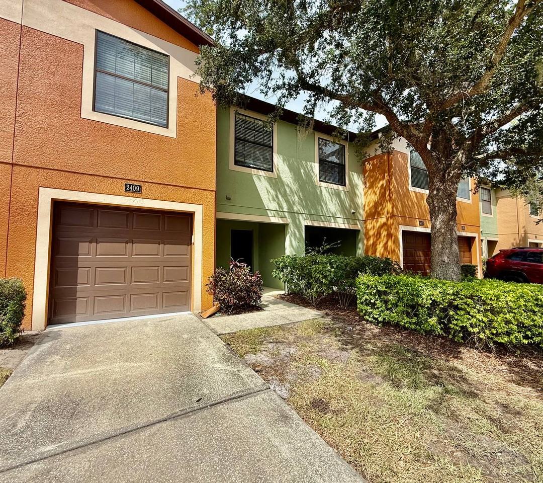 2409 Hibiscus Bay Ln - Photo 2 of 33