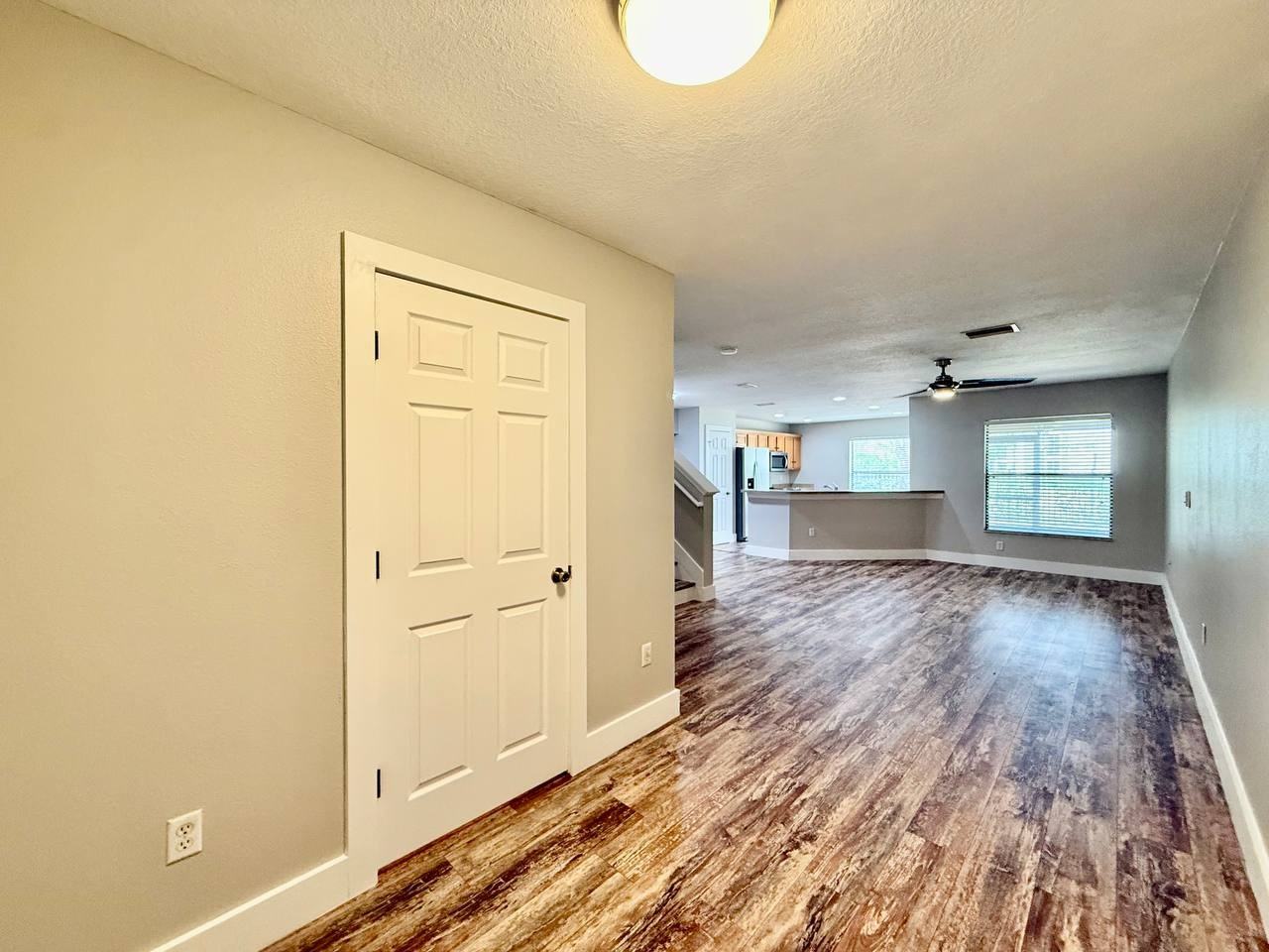 2409 Hibiscus Bay Ln - Photo 4 of 33