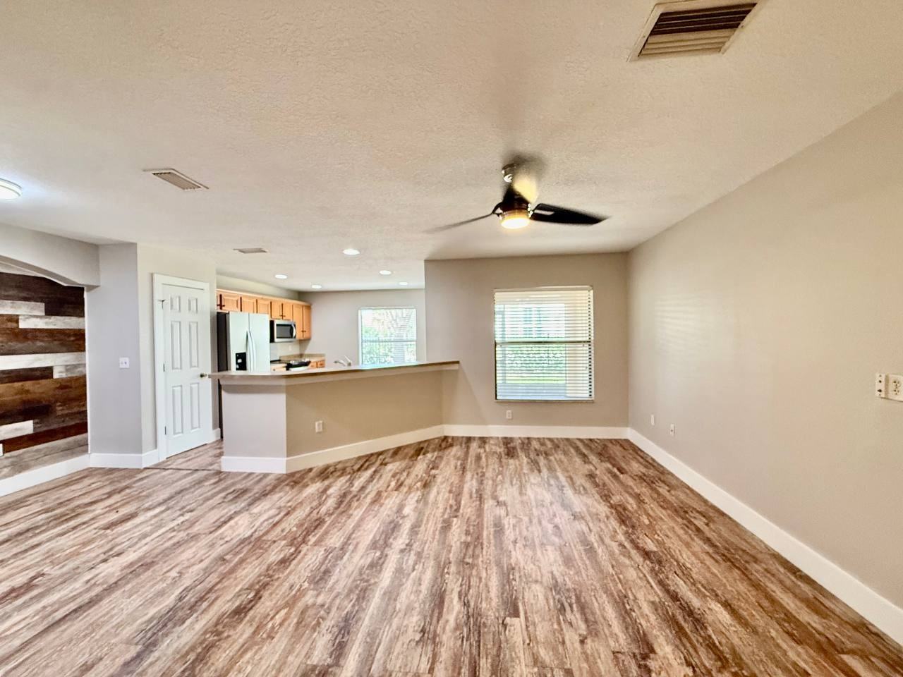2409 Hibiscus Bay Ln - Photo 7 of 33