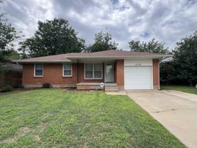 2105 Maple Dr - Photo 1 of 1