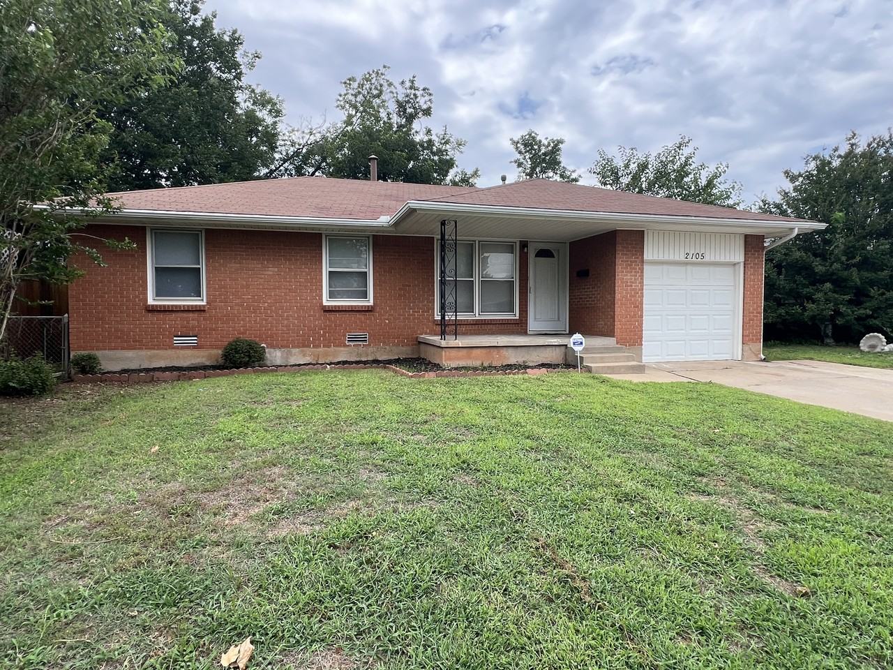 2105 Maple Dr - Photo 2 of 15