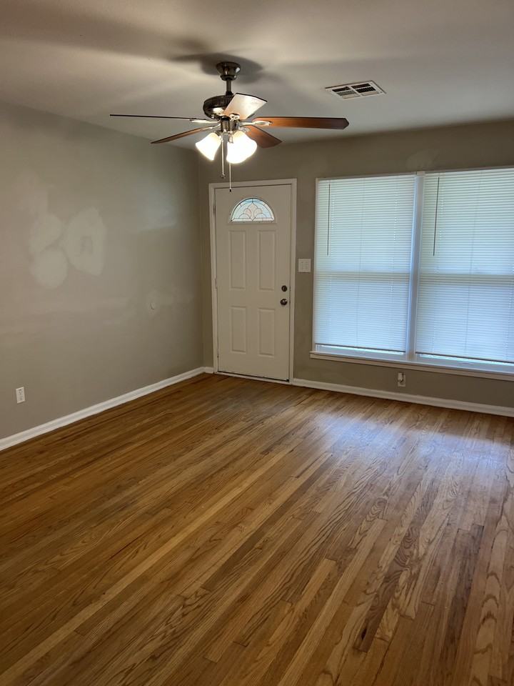 2105 Maple Dr - Photo 3 of 15