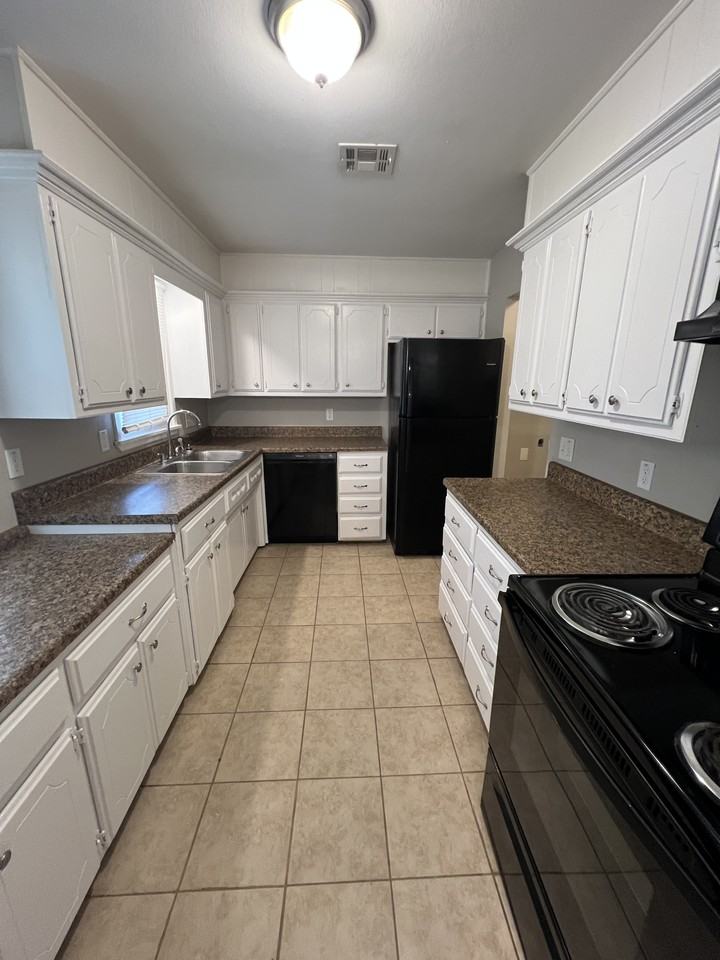 2105 Maple Dr - Photo 7 of 15