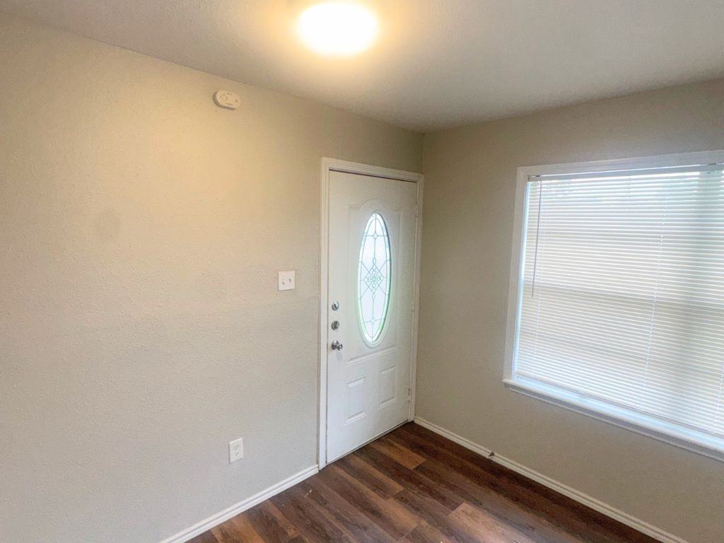 8238 Homewood Ln - Photo 3 of 19