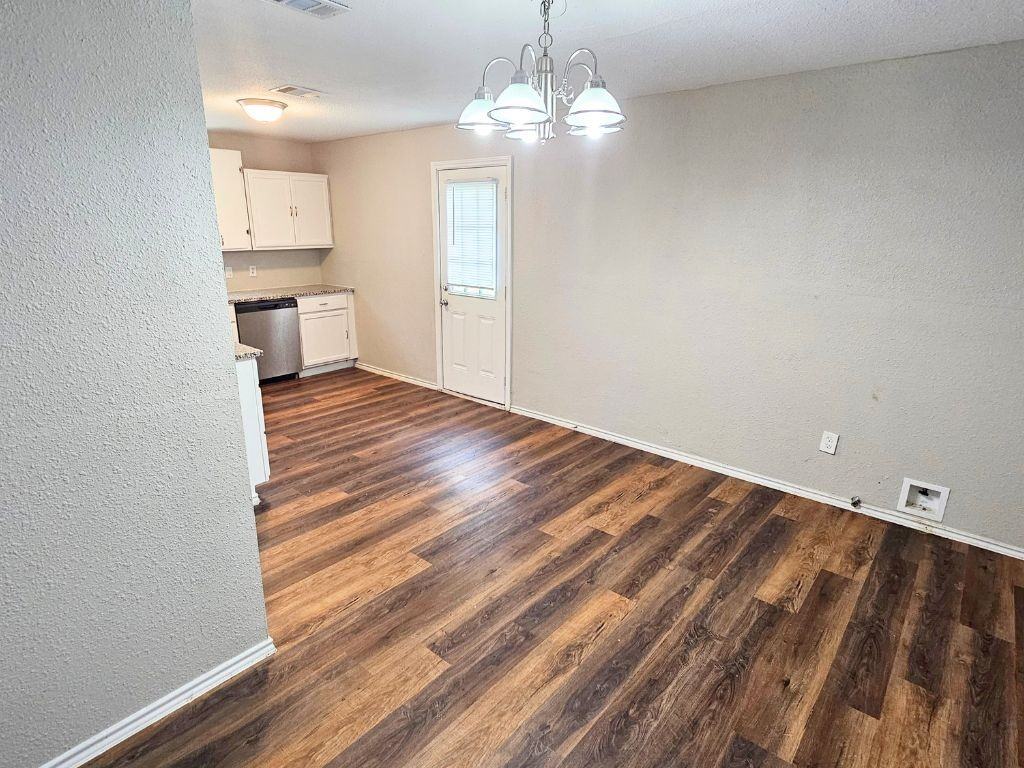 8238 Homewood Ln - Photo 6 of 19