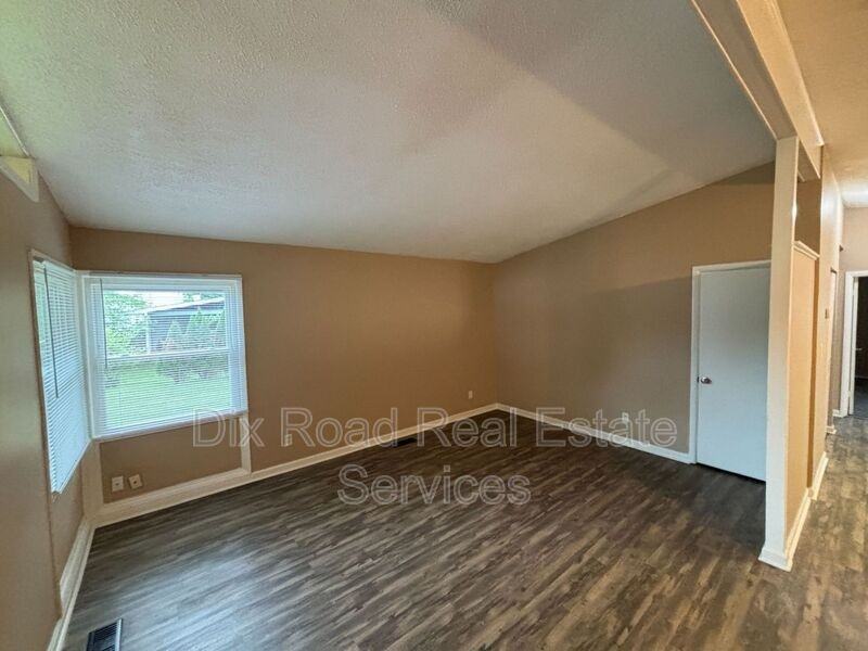 702 Arthur St - Photo 5 of 24