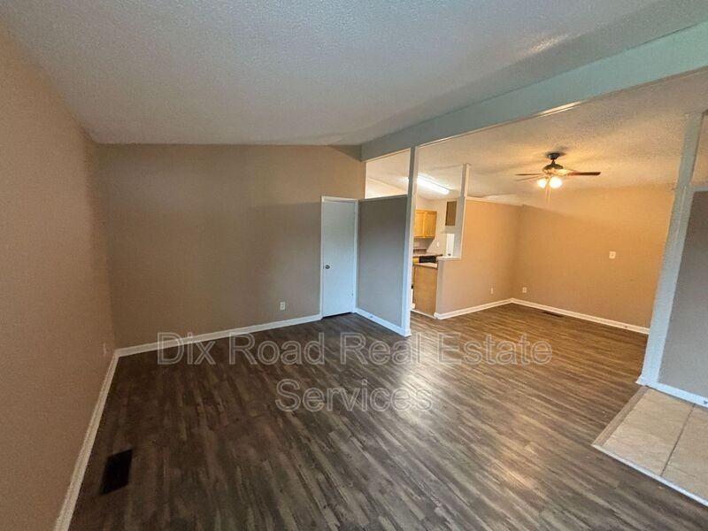 702 Arthur St - Photo 6 of 24