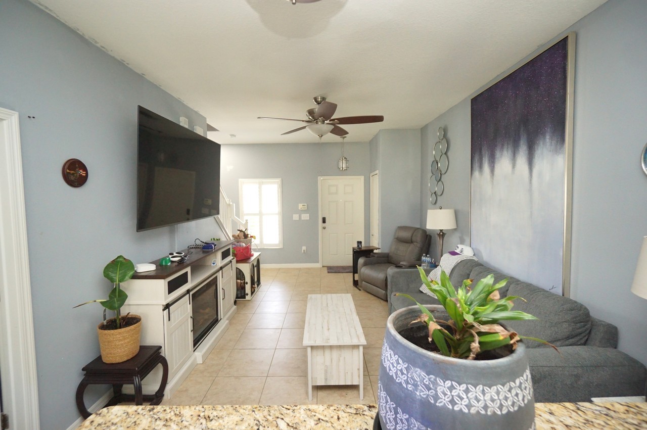 2709 Lantern Hill Ave - Photo 2 of 11