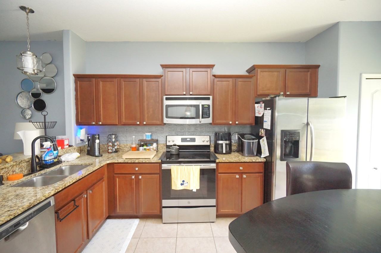 2709 Lantern Hill Ave - Photo 5 of 11