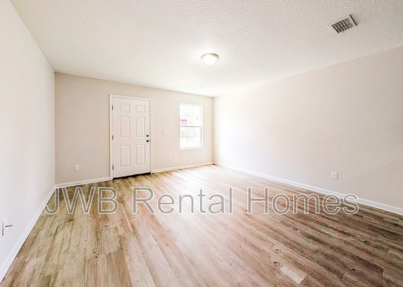 8474 Mcgirts Village Ln - Photo 5 of 16