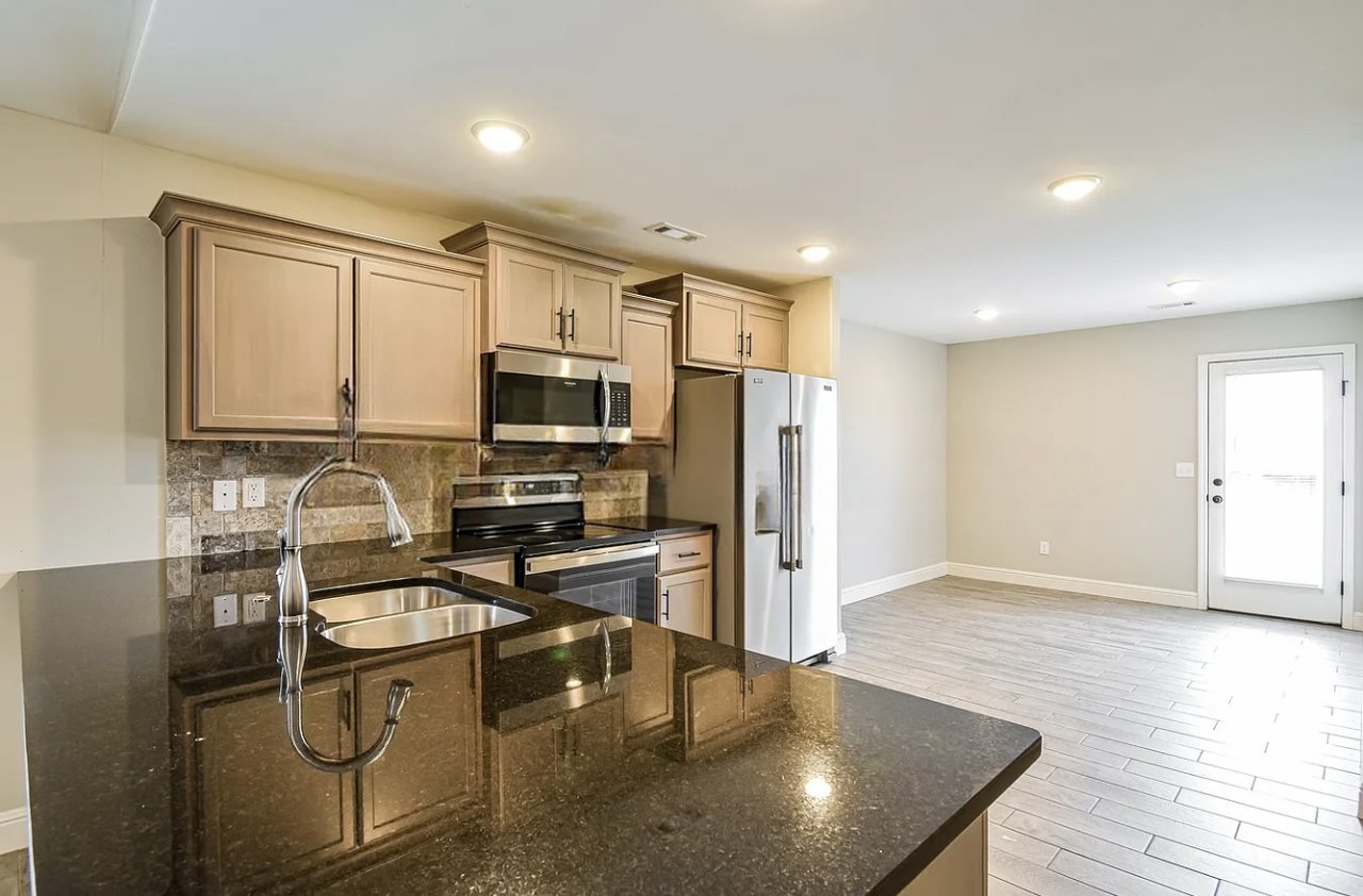 2516 W Ash St - Photo 2 of 5